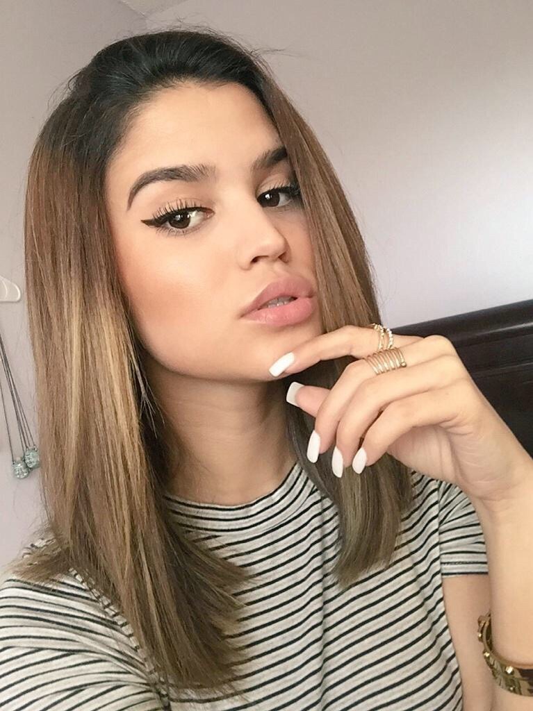 Lire la suite à propos de l’article Julie, belle Milf de 41 ans, experte en lingerie et tentatrice par téléphone